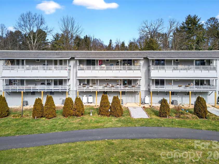 263 Fairway Lane, Spruce Pine, NC 28777.  MLS# CAR4338354, YatesRealty ID 3865. 