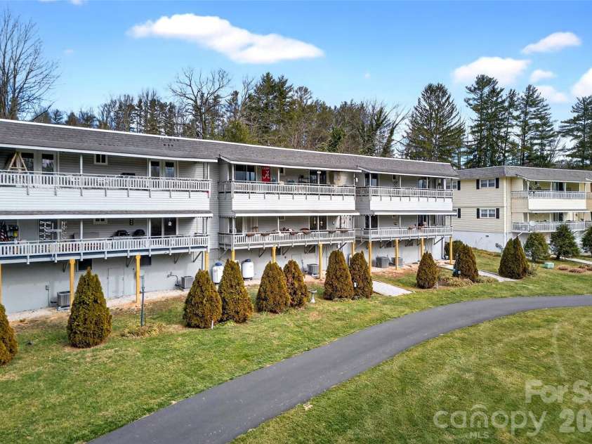 263 Fairway Lane, Spruce Pine, NC 28777.  MLS# CAR4338354, YatesRealty ID 3865. 