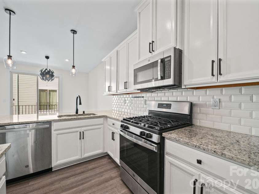 547 Old Mill Road, Charlotte, NC 28206.  MLS# CAR4402535, YatesRealty ID 38650. 