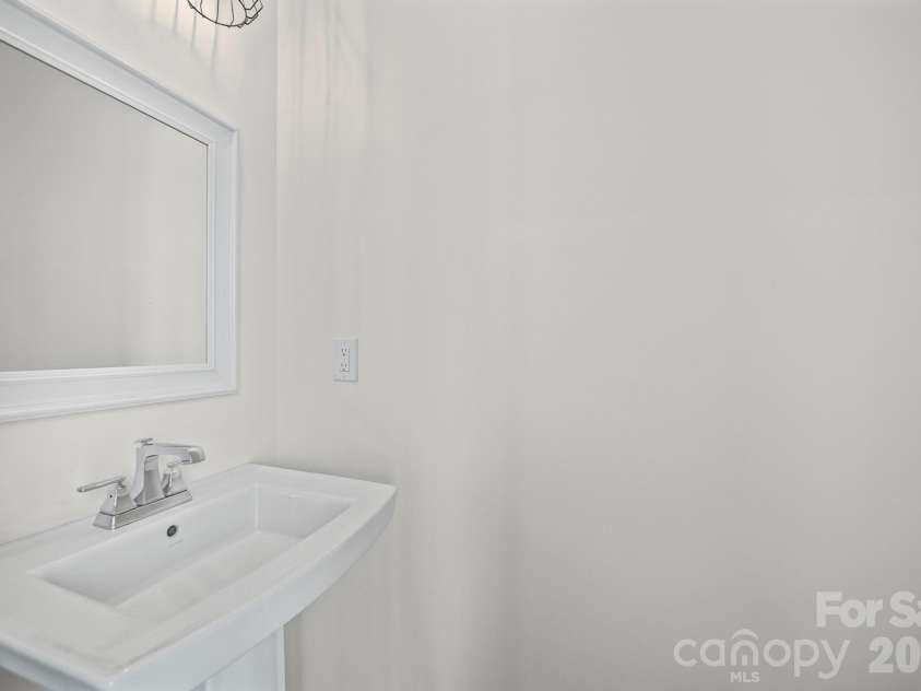 547 Old Mill Road, Charlotte, NC 28206.  MLS# CAR4402535, YatesRealty ID 38650. 