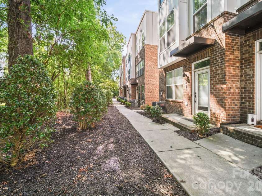 547 Old Mill Road, Charlotte, NC 28206.  MLS# CAR4402535, YatesRealty ID 38650. 