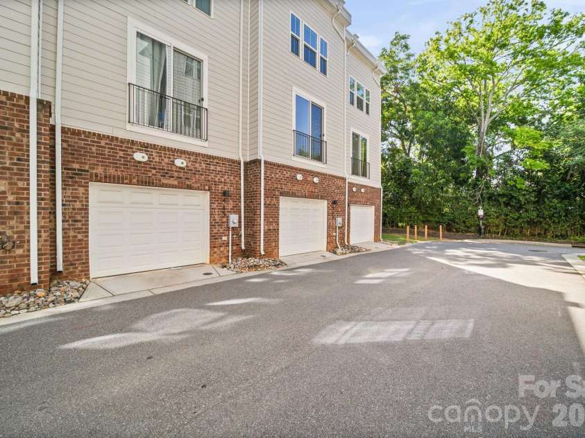 547 Old Mill Road, Charlotte, NC 28206.  MLS# CAR4402535, YatesRealty ID 38650. 