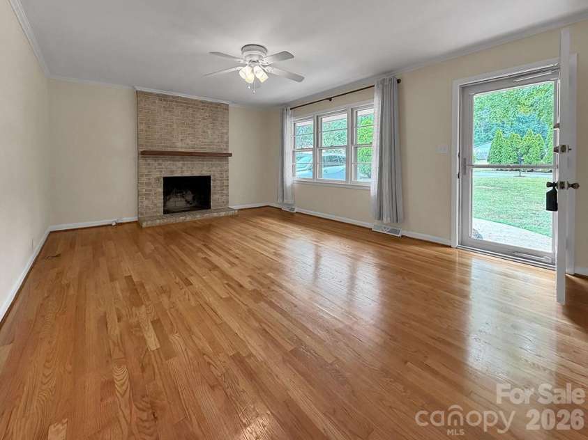 700 Branton Drive, Shelby, NC 28152.  MLS# CAR4403099, YatesRealty ID 38651. 
