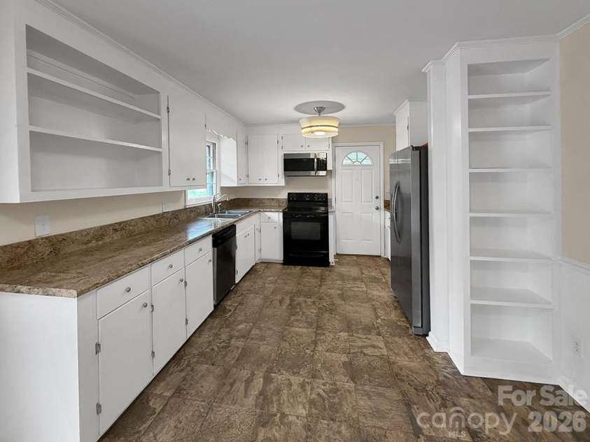 700 Branton Drive, Shelby, NC 28152.  MLS# CAR4403099, YatesRealty ID 38651. 