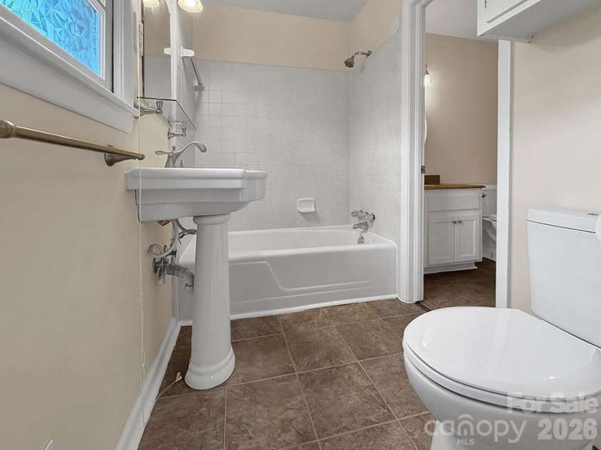 700 Branton Drive, Shelby, NC 28152.  MLS# CAR4403099, YatesRealty ID 38651. 
