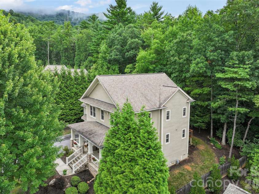 46 Slide Rock Way, Fairview, NC 28730.  MLS# CAR4405082, YatesRealty ID 38652. 