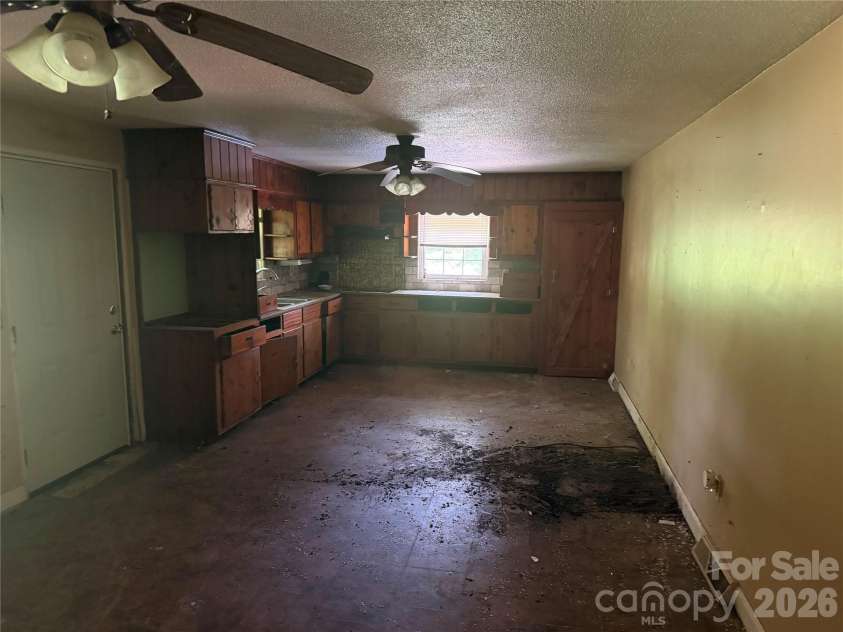 3247 Gastonia Highway, Lincolnton, NC 28092.  MLS# CAR4403127, YatesRealty ID 38654. 