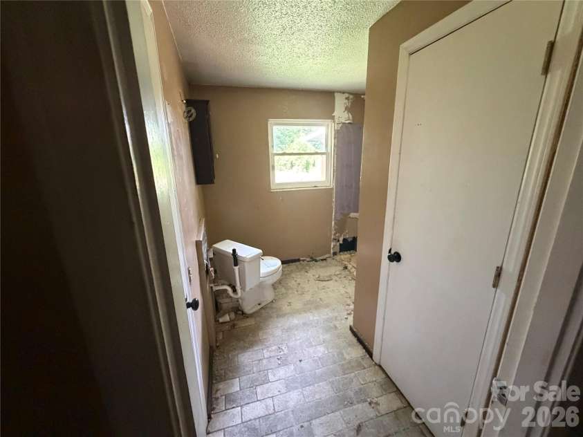 3247 Gastonia Highway, Lincolnton, NC 28092.  MLS# CAR4403127, YatesRealty ID 38654. 