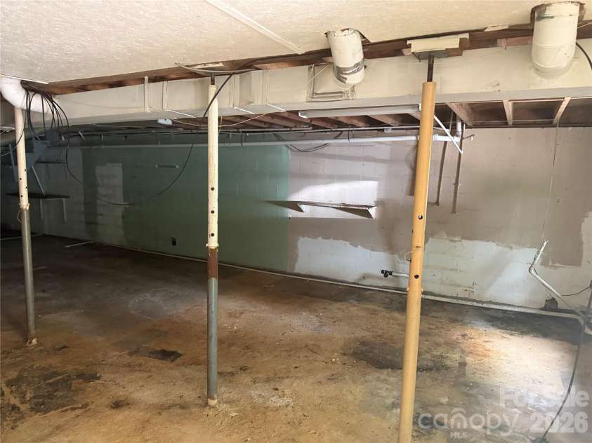 3247 Gastonia Highway, Lincolnton, NC 28092.  MLS# CAR4403127, YatesRealty ID 38654. 