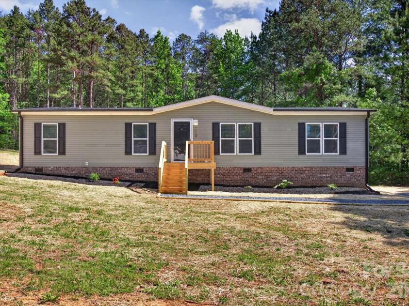 170 Harvick Lane, Lexington, NC 27292.  MLS# CAR4381928, YatesRealty ID 38659. 