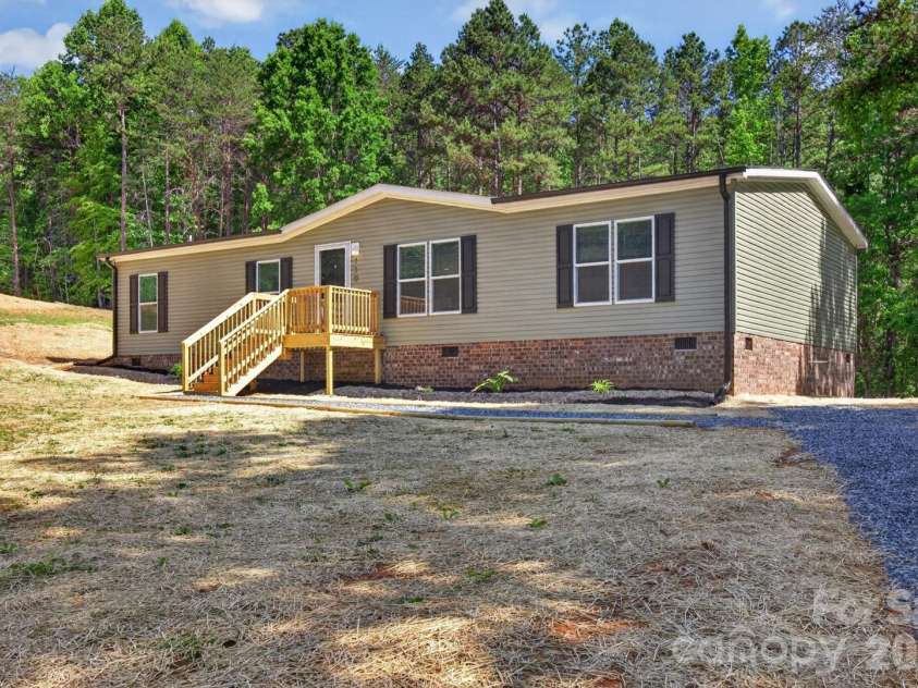 170 Harvick Lane, Lexington, NC 27292.  MLS# CAR4381928, YatesRealty ID 38659. 