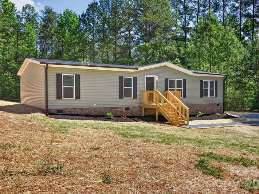 170 Harvick Lane, Lexington, NC 27292.  MLS# CAR4381928, YatesRealty ID 38659. 