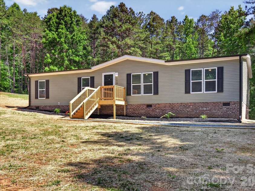 170 Harvick Lane, Lexington, NC 27292.  MLS# CAR4381928, YatesRealty ID 38659. 
