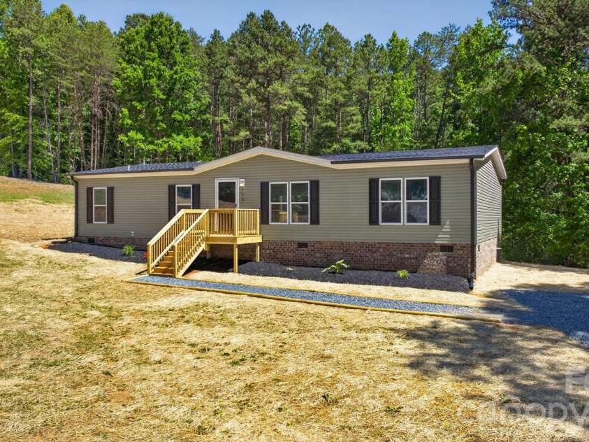 170 Harvick Lane, Lexington, NC 27292.  MLS# CAR4381928, YatesRealty ID 38659. 