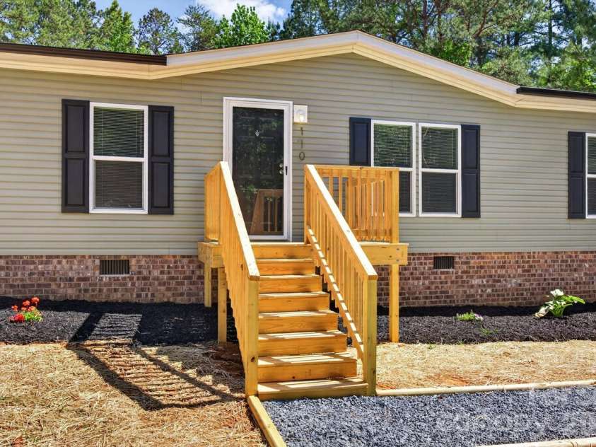 170 Harvick Lane, Lexington, NC 27292.  MLS# CAR4381928, YatesRealty ID 38659. 