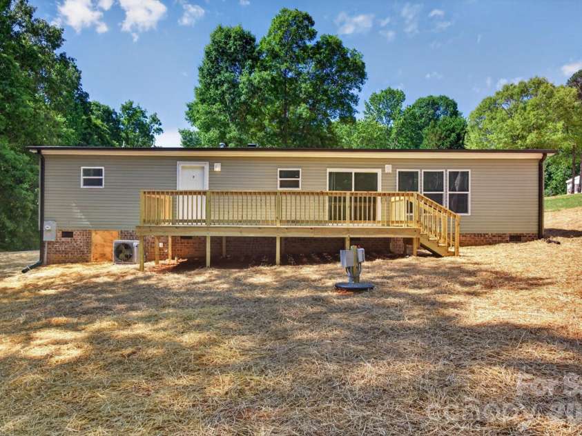 170 Harvick Lane, Lexington, NC 27292.  MLS# CAR4381928, YatesRealty ID 38659. 