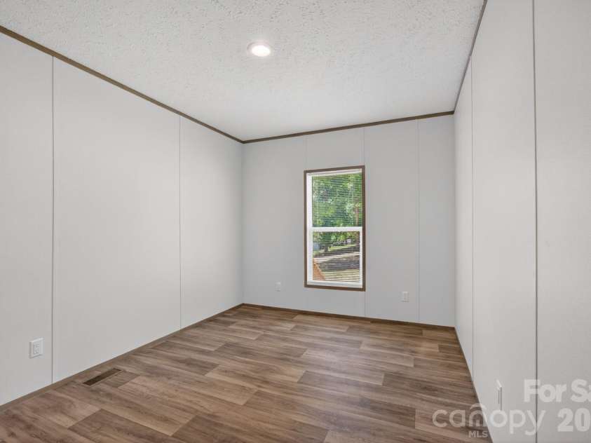 170 Harvick Lane, Lexington, NC 27292.  MLS# CAR4381928, YatesRealty ID 38659. Bedroom 3