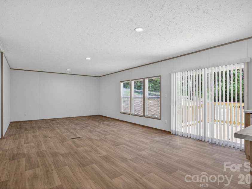 170 Harvick Lane, Lexington, NC 27292.  MLS# CAR4381928, YatesRealty ID 38659. Dining area/den