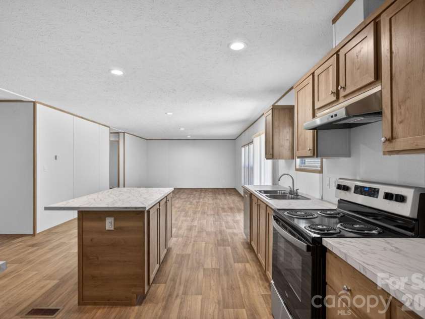 170 Harvick Lane, Lexington, NC 27292.  MLS# CAR4381928, YatesRealty ID 38659. Kitchen