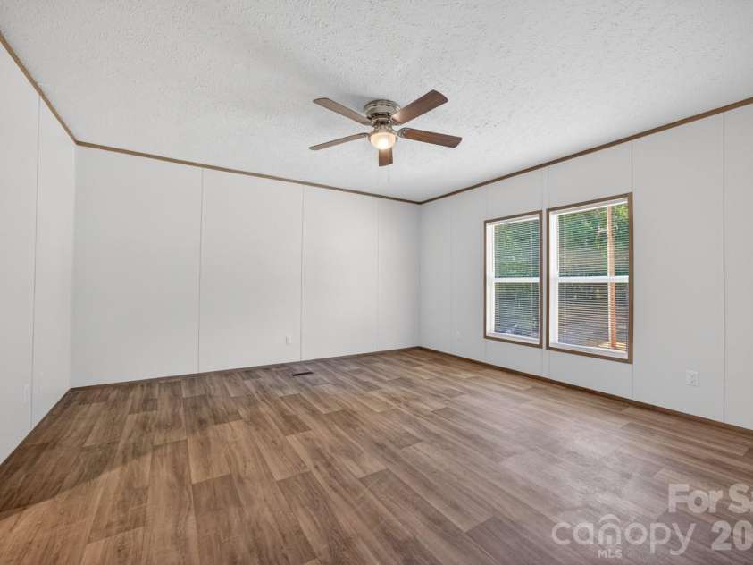 170 Harvick Lane, Lexington, NC 27292.  MLS# CAR4381928, YatesRealty ID 38659. Primary Bedroom