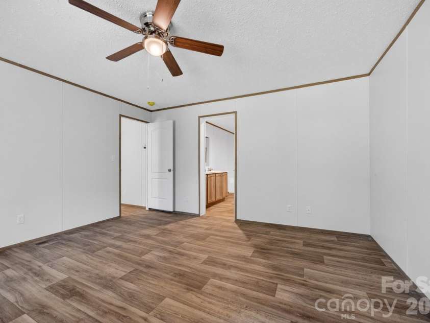 170 Harvick Lane, Lexington, NC 27292.  MLS# CAR4381928, YatesRealty ID 38659. Primary Bedroom