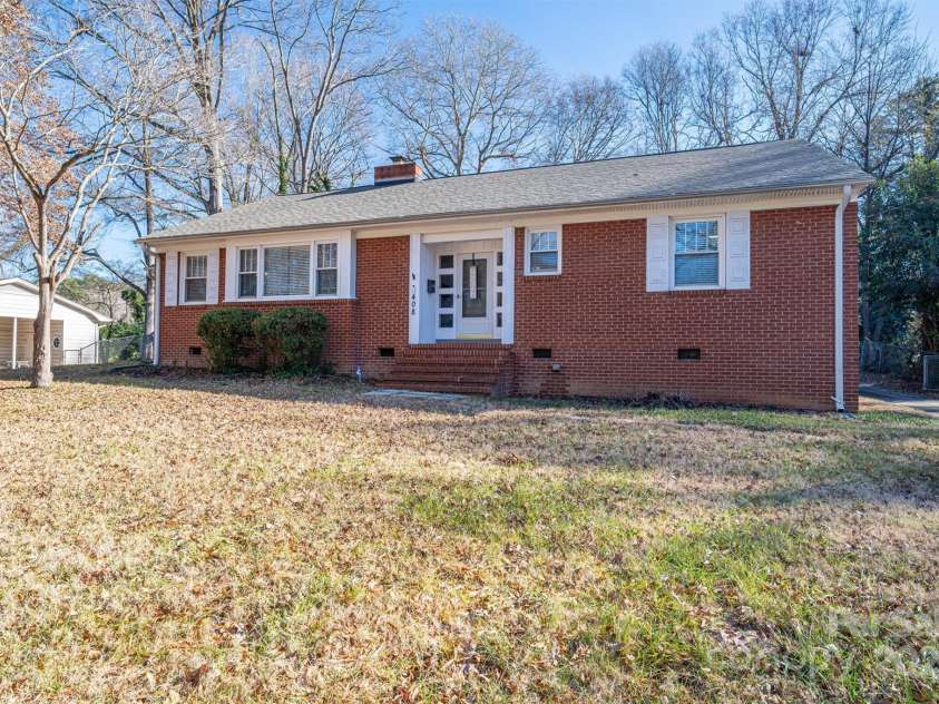 408 Elizabeth Street, Gastonia, NC 28054.  MLS# CAR4211160, YatesRealty ID 3866. 