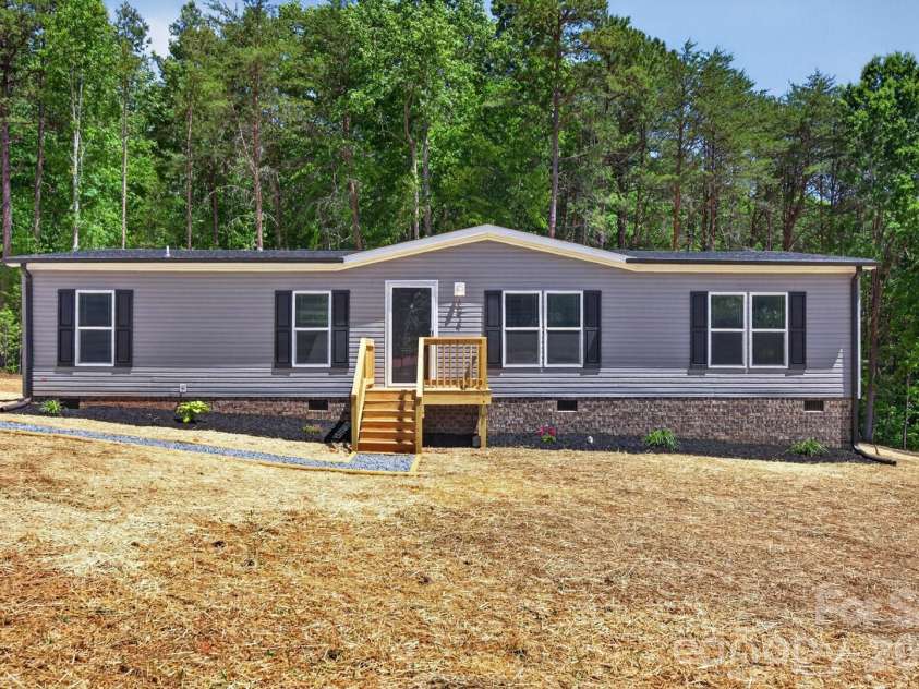 194 Harvick Lane, Lexington, NC 27294.  MLS# CAR4381941, YatesRealty ID 38660. 