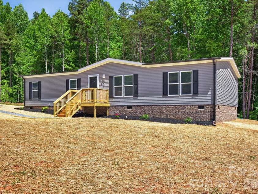 194 Harvick Lane, Lexington, NC 27294.  MLS# CAR4381941, YatesRealty ID 38660. 