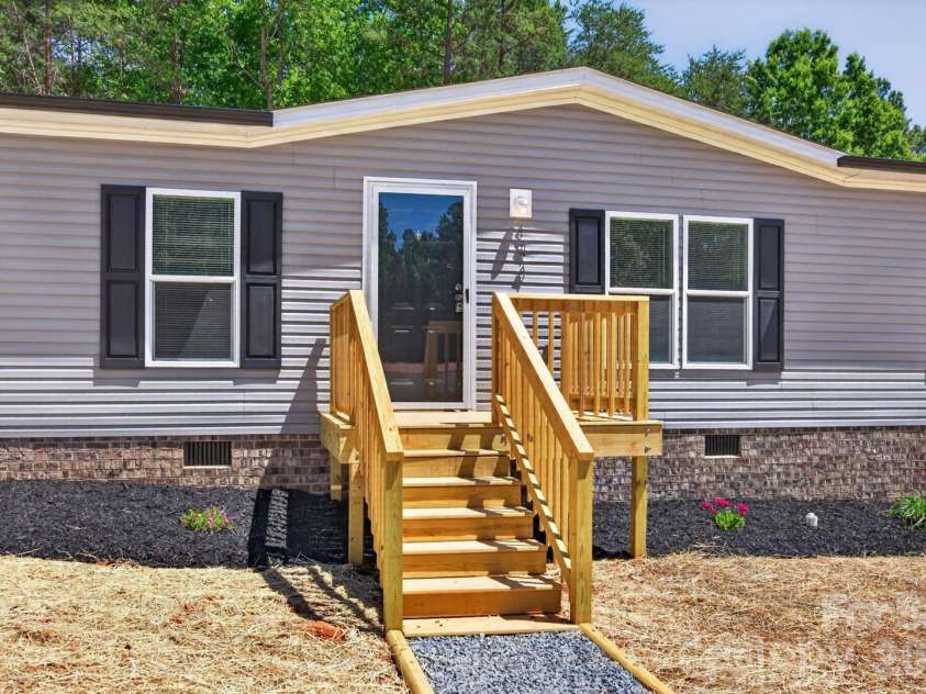 194 Harvick Lane, Lexington, NC 27294.  MLS# CAR4381941, YatesRealty ID 38660. 