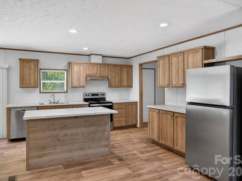 194 Harvick Lane, Lexington, NC 27294.  MLS# CAR4381941, YatesRealty ID 38660. Kitchen