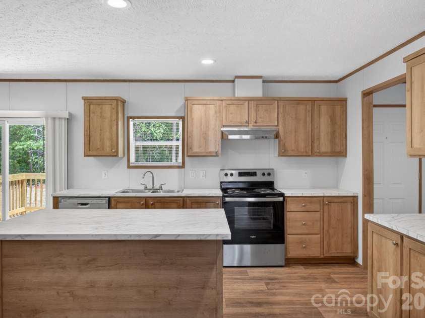 194 Harvick Lane, Lexington, NC 27294.  MLS# CAR4381941, YatesRealty ID 38660. Kitchen