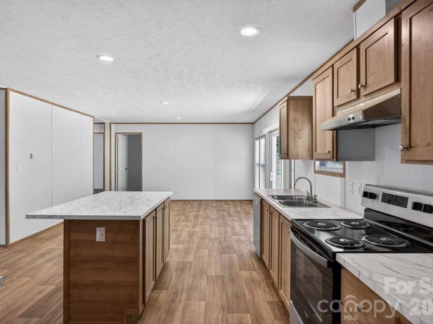 194 Harvick Lane, Lexington, NC 27294.  MLS# CAR4381941, YatesRealty ID 38660. Kitchen