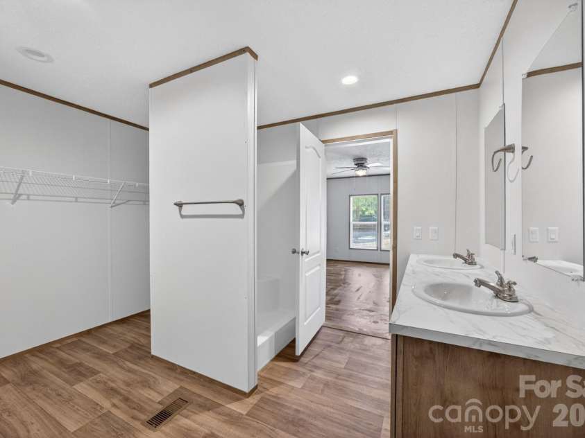 194 Harvick Lane, Lexington, NC 27294.  MLS# CAR4381941, YatesRealty ID 38660. Primary Bath - separate shower.