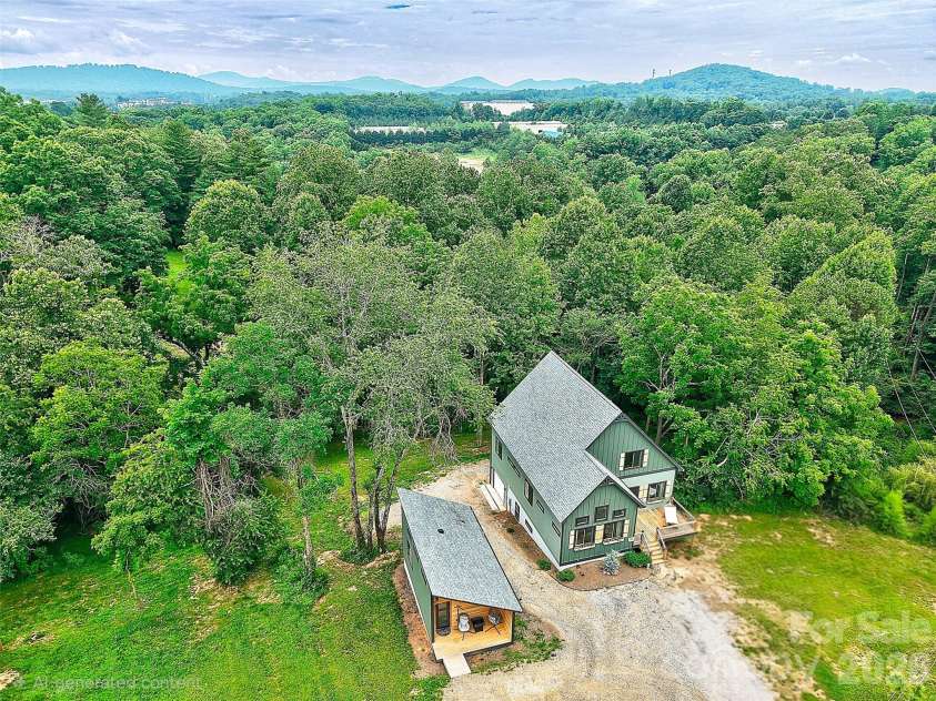 18 Baker Place, Arden, NC 28704.  MLS# CAR4405675, YatesRealty ID 38661. 