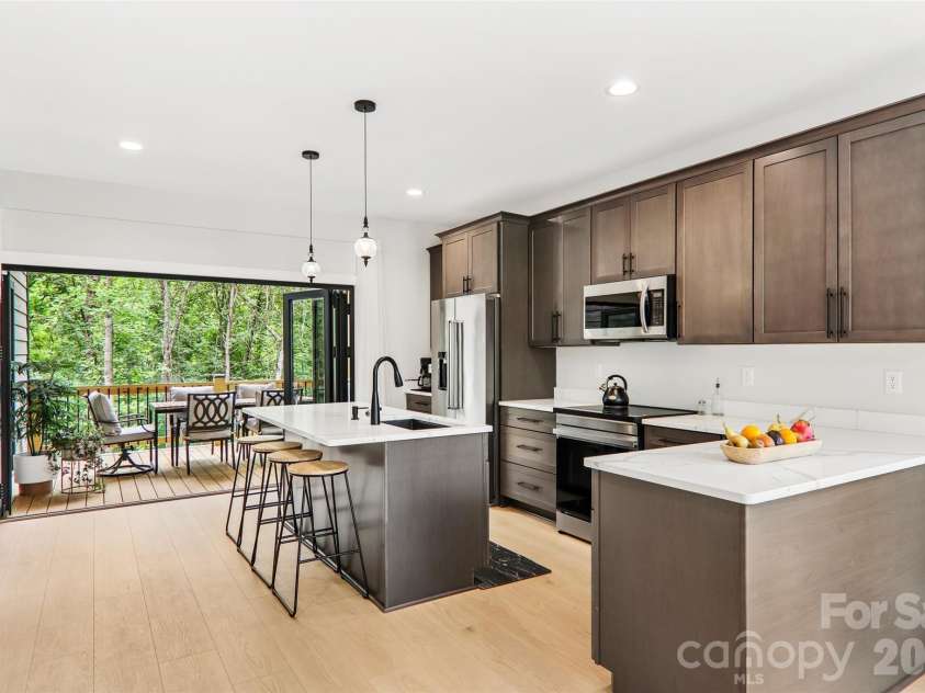 18 Baker Place, Arden, NC 28704.  MLS# CAR4405675, YatesRealty ID 38661. 