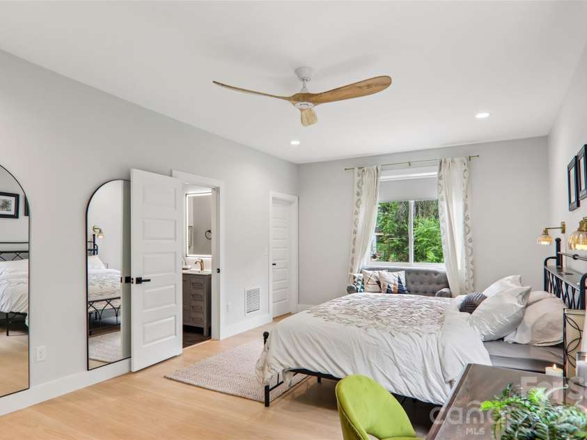 18 Baker Place, Arden, NC 28704.  MLS# CAR4405675, YatesRealty ID 38661. 