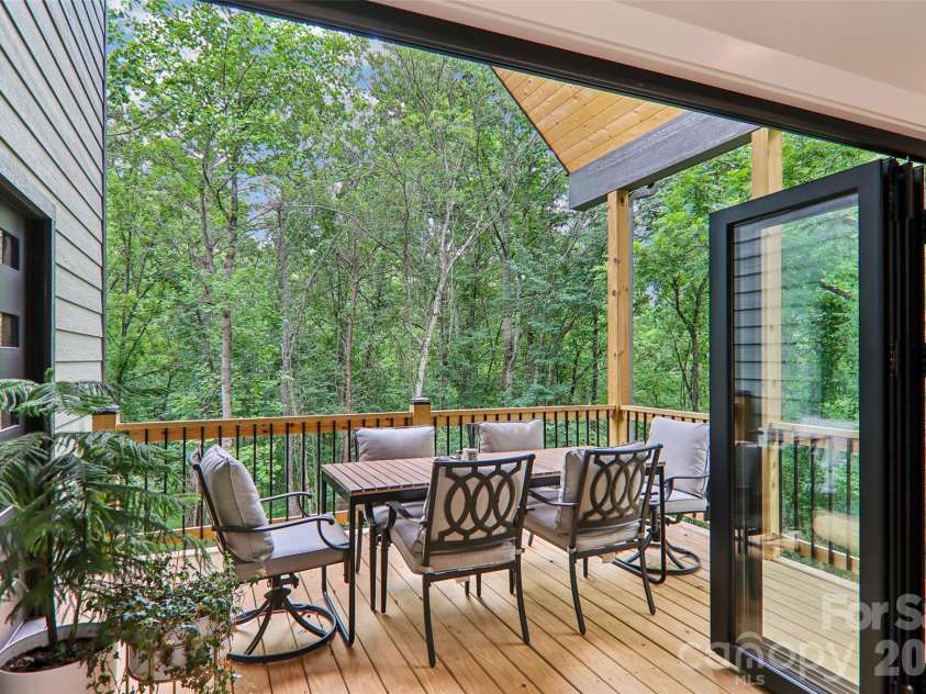 18 Baker Place, Arden, NC 28704.  MLS# CAR4405675, YatesRealty ID 38661. 