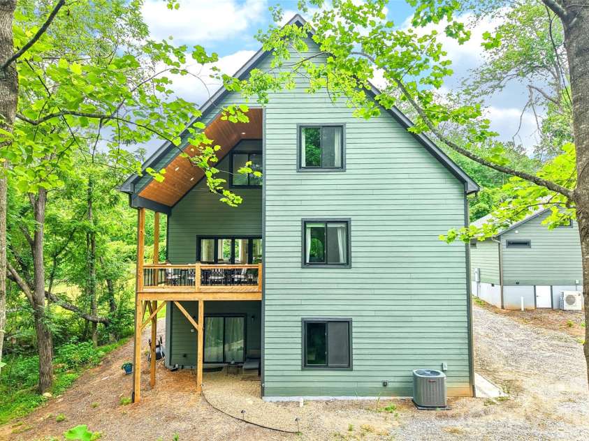 18 Baker Place, Arden, NC 28704.  MLS# CAR4405675, YatesRealty ID 38661. 