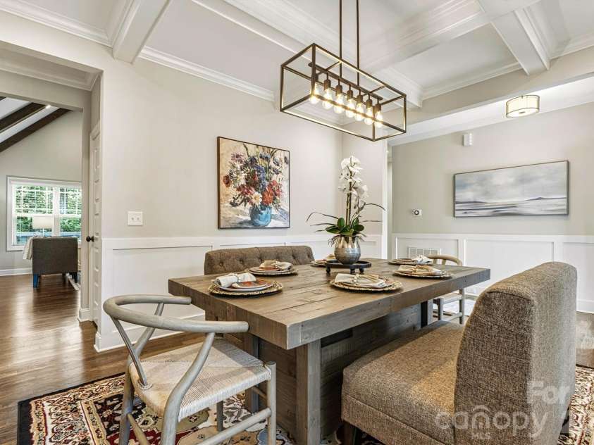6515 Havencrest Drive, Denver, NC 28037.  MLS# CAR4403228, YatesRealty ID 38662. A generous space with updated lighting