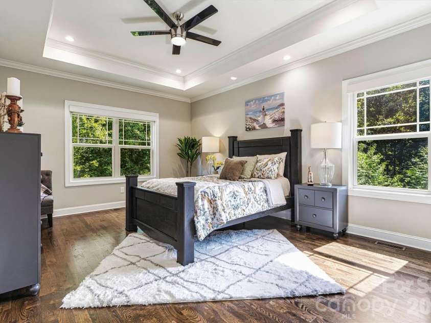 6515 Havencrest Drive, Denver, NC 28037.  MLS# CAR4403228, YatesRealty ID 38662. The primary suite is on the main level