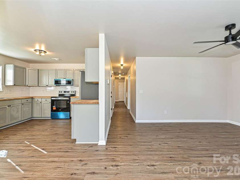 415 Jones Street, Charlotte, NC 28208.  MLS# CAR4395090, YatesRealty ID 38663. 