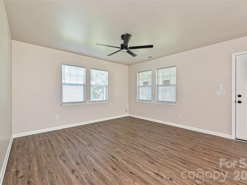 415 Jones Street, Charlotte, NC 28208.  MLS# CAR4395090, YatesRealty ID 38663. 