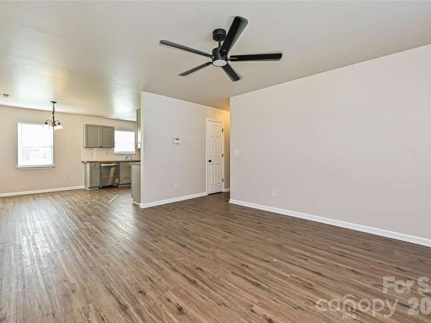 415 Jones Street, Charlotte, NC 28208.  MLS# CAR4395090, YatesRealty ID 38663. 