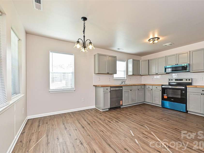 415 Jones Street, Charlotte, NC 28208.  MLS# CAR4395090, YatesRealty ID 38663. 