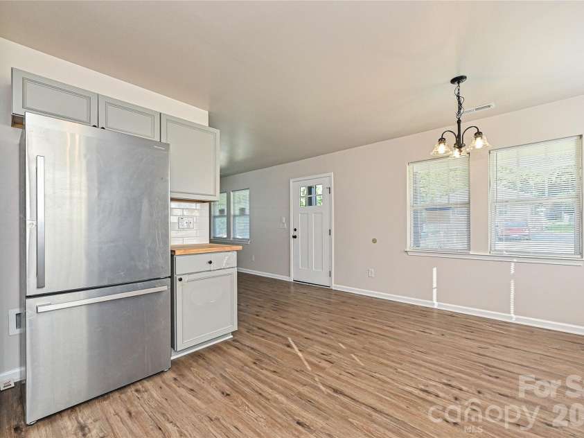 415 Jones Street, Charlotte, NC 28208.  MLS# CAR4395090, YatesRealty ID 38663. 