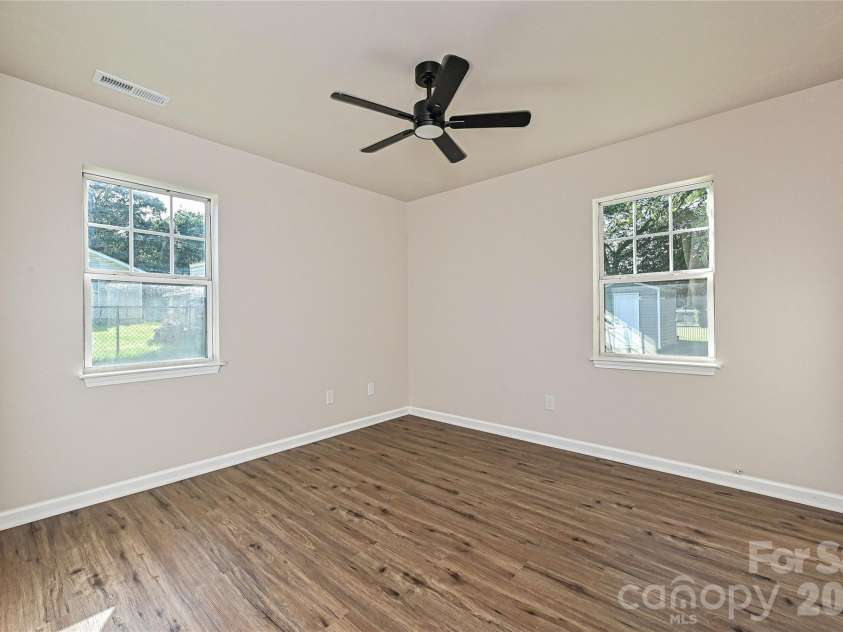 415 Jones Street, Charlotte, NC 28208.  MLS# CAR4395090, YatesRealty ID 38663. 