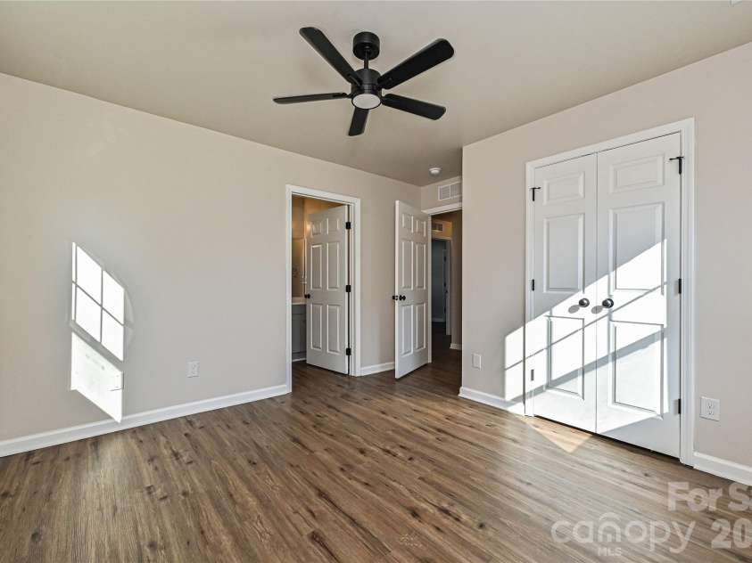 415 Jones Street, Charlotte, NC 28208.  MLS# CAR4395090, YatesRealty ID 38663. 