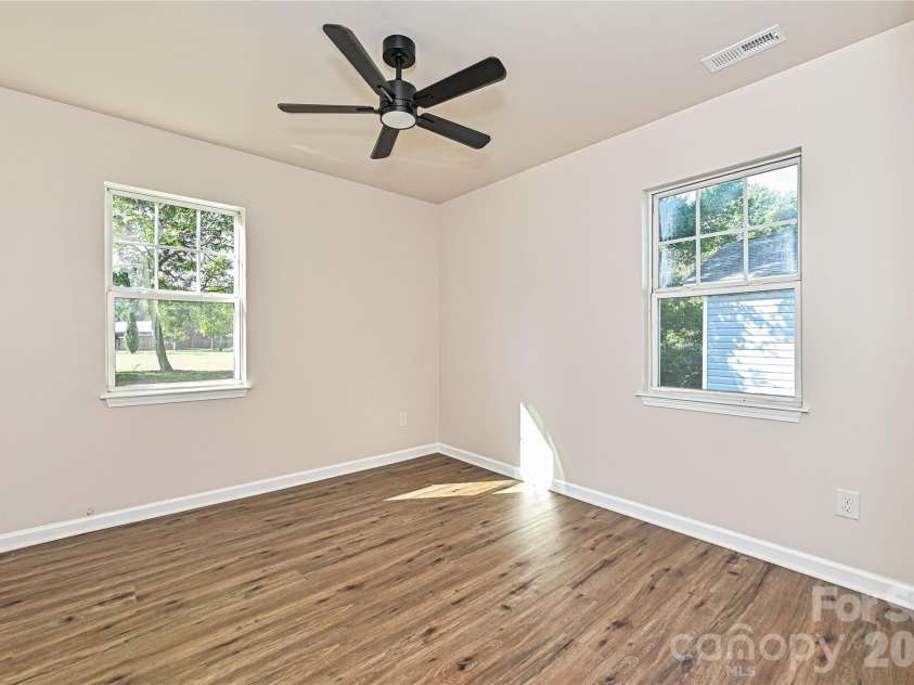 415 Jones Street, Charlotte, NC 28208.  MLS# CAR4395090, YatesRealty ID 38663. 
