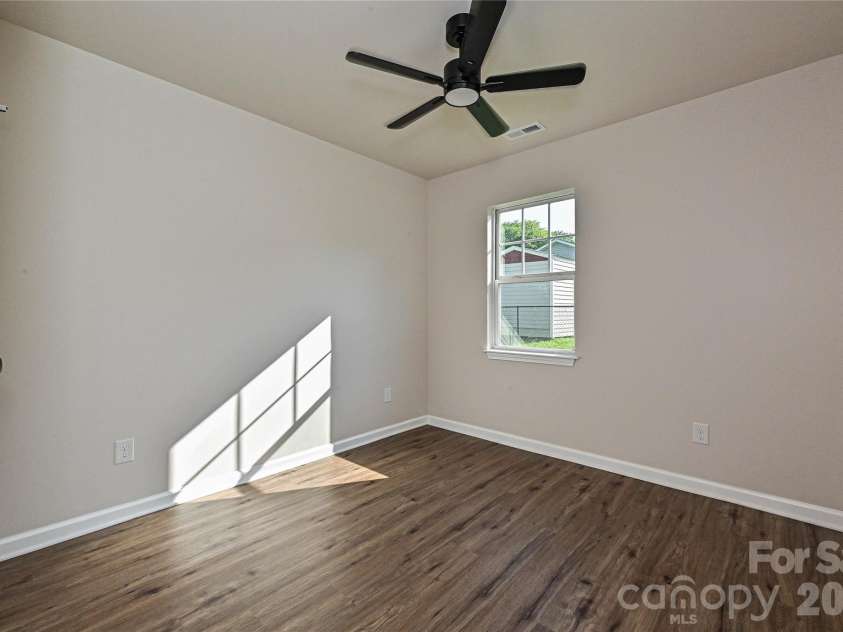 415 Jones Street, Charlotte, NC 28208.  MLS# CAR4395090, YatesRealty ID 38663. 
