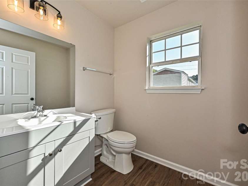 415 Jones Street, Charlotte, NC 28208.  MLS# CAR4395090, YatesRealty ID 38663. 